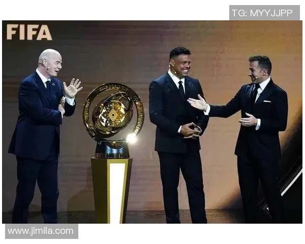 两米二身高的足球明星有哪些他们的职业生涯和成就盘点