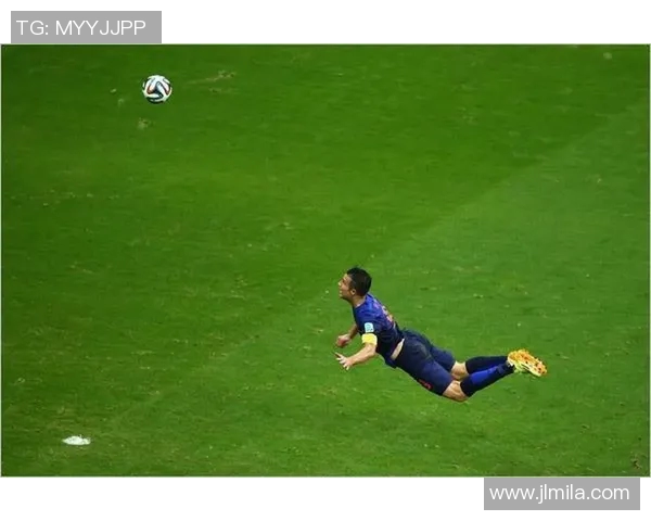 足球明星的精彩瞬间与生平故事全景展示