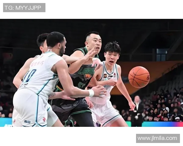 篮球明星小的成长之路与奋斗精神如何激励年轻一代追逐梦想